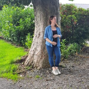 Leona grounding with tree during pregnancy